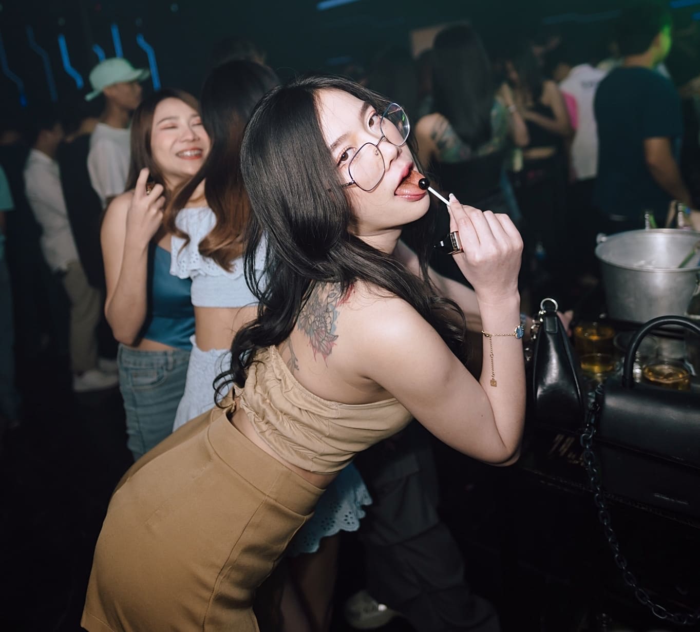 콘깬 유흥 밤문화