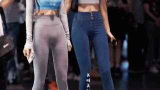 길가다 못참고 친구랑 같이😉