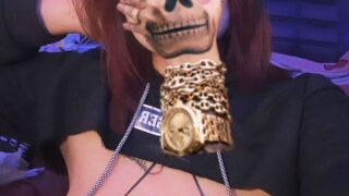 얼굴은 가렸지만 ㅎㅎ