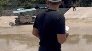 태국의 길거리 노점상 내리막길 과속🥲