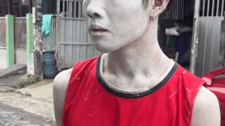 쏭크란이여서 분을 발랐는데... 페인트였다...