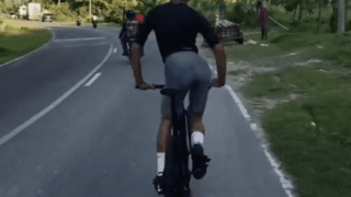 자전거타다가 급발진 ㅋㅋㅋ