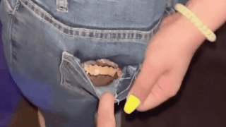 바지뒷주머니서 왜 개구리가?!