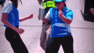 단체관광객을 반겨주는 태국경찰 ㅎㅎ