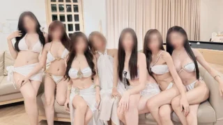 남자 4명이서 아가씨 7명이랑...